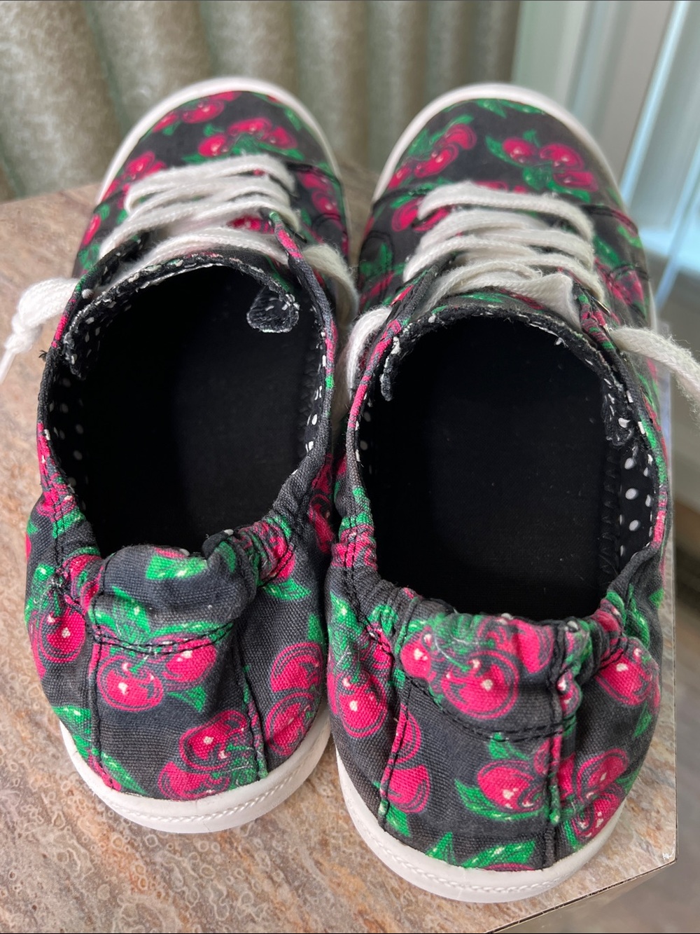 Betsey Johnson Cherry-Print Canvas Sneakers - Black/Pink S-9WW - Picture 5 of 7